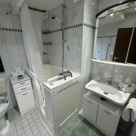 Habitación en casa particular Schoenes, Friedliches Zimmer Augsburgo